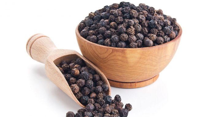 Pimenta preta é aliada na perda de peso e controle da pressão arterial