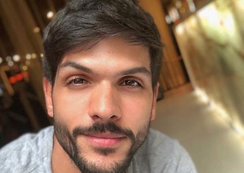 Ex-BBB Lucas diz que espera por ex-noiva e fala sobre planos 