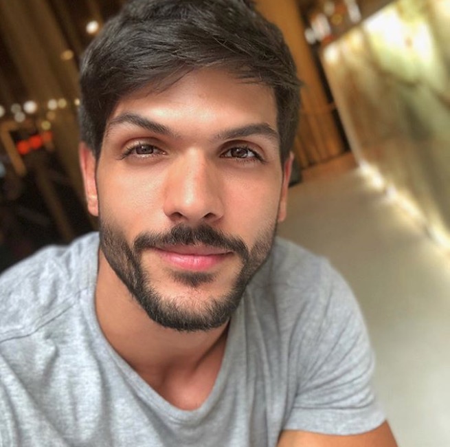 Ex-BBB Lucas diz que espera por ex-noiva e fala sobre planos 