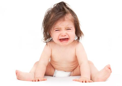 O que a mãe come pode dar assadura no bebê. Conheça 6 alimentos perigosos