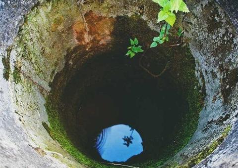 Idosa de 86 anos é encontrada morta dentro de poço