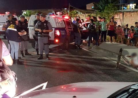 No meio da rua, homem morre ao ter peito perfurado por balas em Manaus
