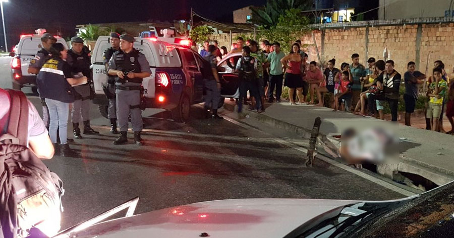 No meio da rua, homem morre ao ter peito perfurado por balas em Manaus