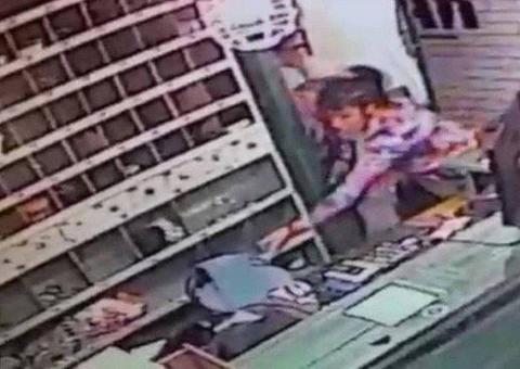 Presidiária domiciliar põe tornozeleira em cão para roubar