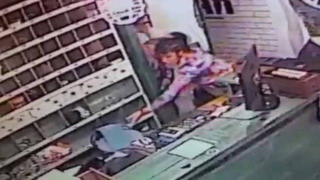 Presidiária domiciliar põe tornozeleira em cão para roubar