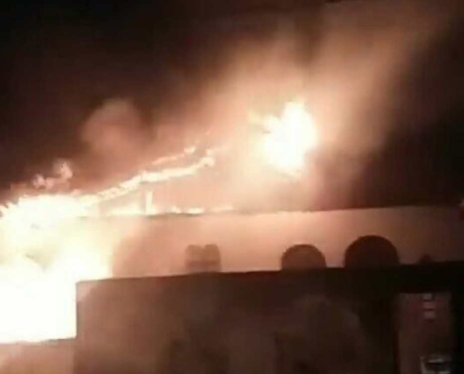 Incêndio destrói casa e espalha pânico entre moradores em Manaus