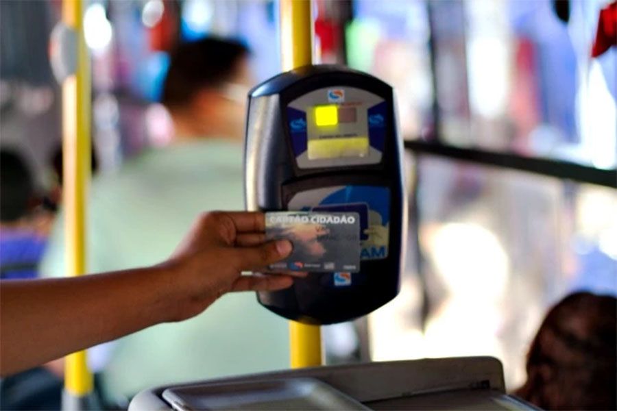Em Manaus, cinco linhas de ônibus suspendem pagamento da passagem em dinheiro