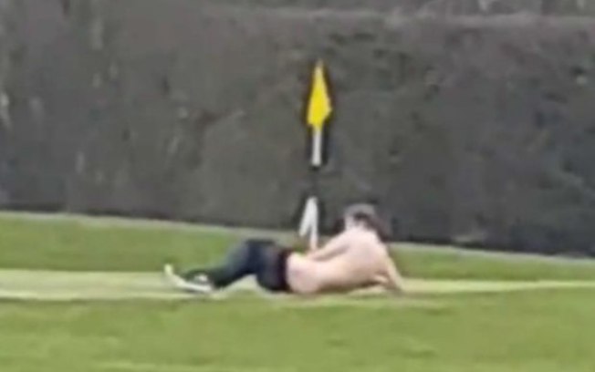 Britânico é flagrado fazendo sexo com haste metálica em campo de golfe