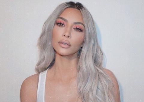 Kim Kardashian posta primeira foto da família completa