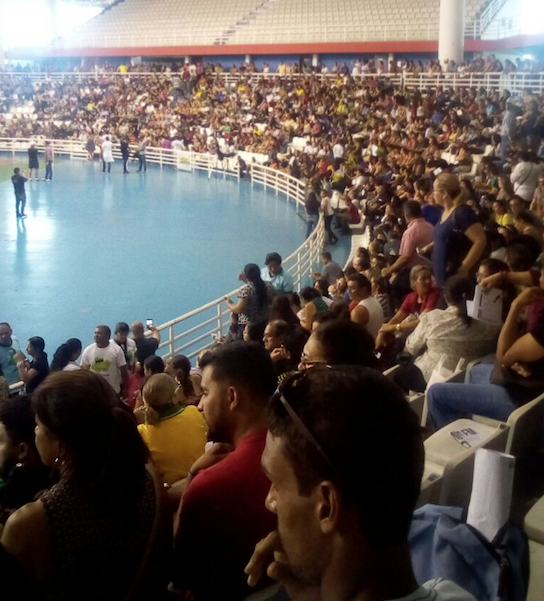 Professores recusam nova proposta do governo e continuam em greve