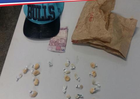 Homem é detido vendendo entorpecentes em frente à escola na zona sul de Manaus