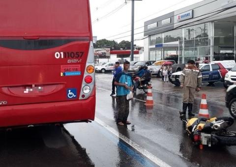 Mulher tem cabeça esmagada por ônibus em avenida de Manaus