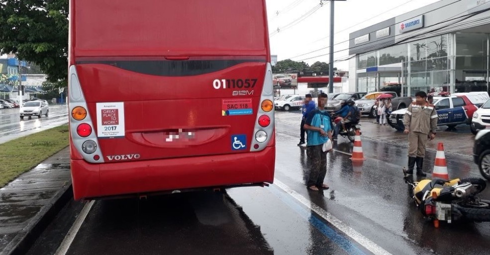 Mulher tem cabeça esmagada por ônibus em avenida de Manaus