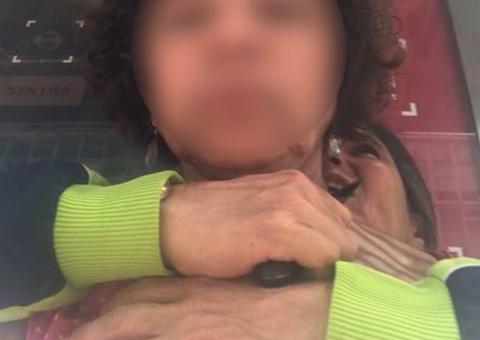 Mulher feita refém em parada tirou selfie do próprio sequestro