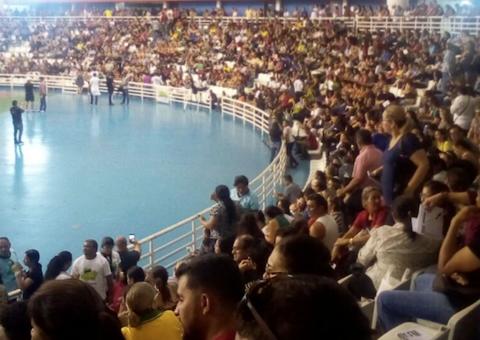 Professores propõem reajuste de 27,5% para acabar com greve