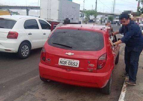 Trio é perseguido por taxistas após roubo de carro em Manaus