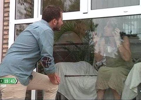 Com doenças graves, mulher mora isolada há 13 anos numa redoma de vidro para não morrer