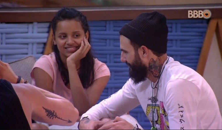 Ex-bbb Wagner rebate internauta e se declara para Gleici