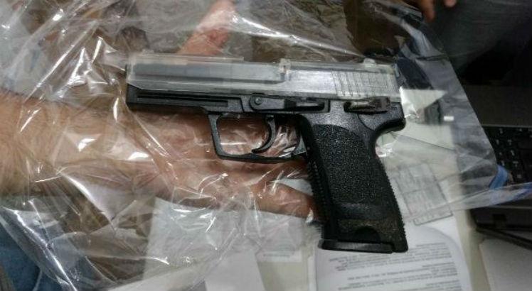 Homem invade delegacia e é morto a tiros 