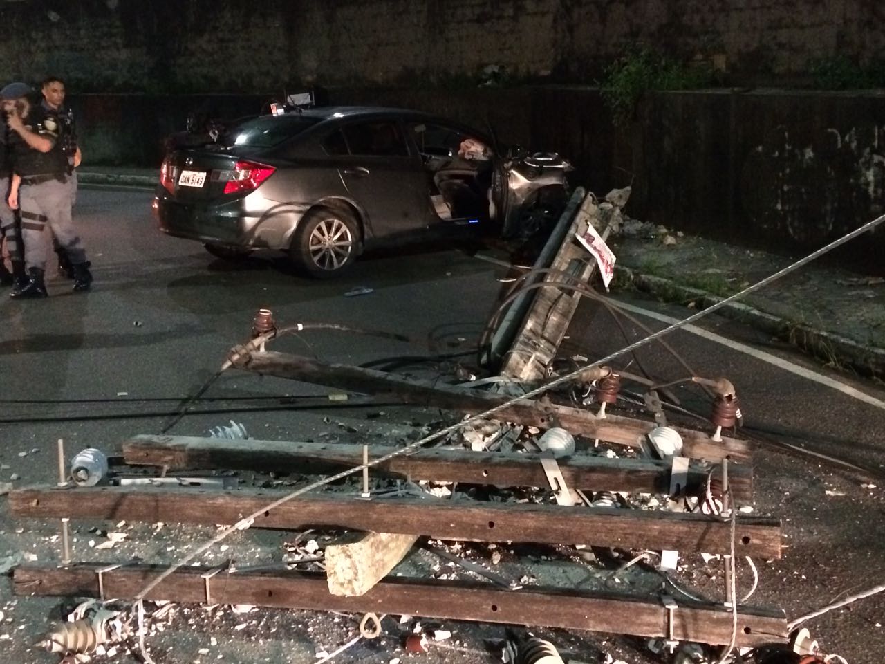 Em Manaus, perseguição policial acaba em acidente 