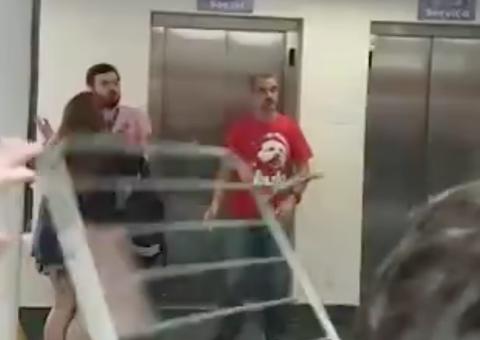 Manifestantes pró-Lula agridem jornalistas na sede do Sindicato dos Metalúrgicos