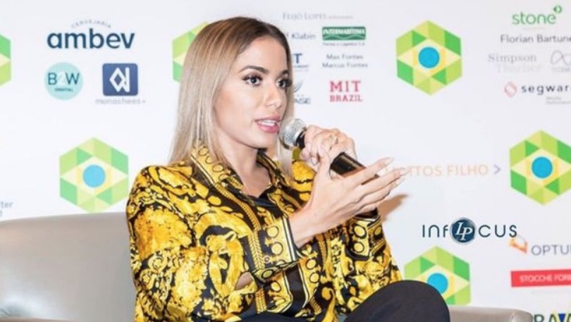 Nos EUA, Anitta rouba a cena e é aplaudida de pé durante palestra em Harvard
