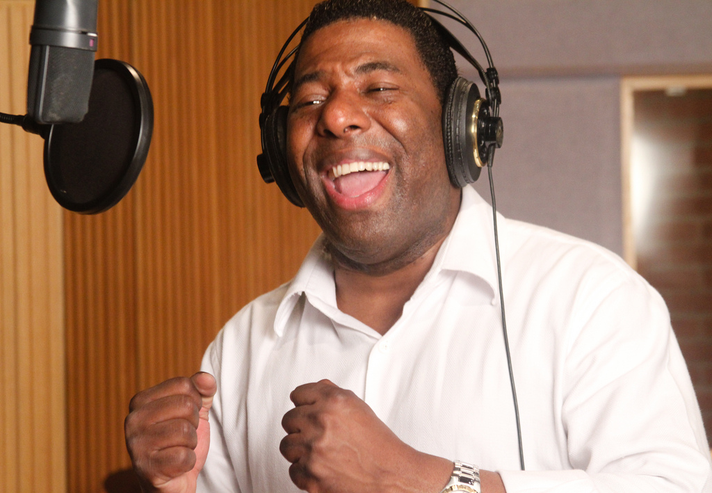 Netinho de Paula faz show especial pagode anos 90 em Manaus