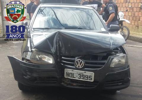 Em perseguição policial, homem atropela duas mulheres em Manaus