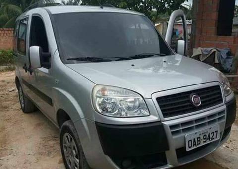 Trio coloca arma na cabeça de criança durante roubo de carro em Manaus