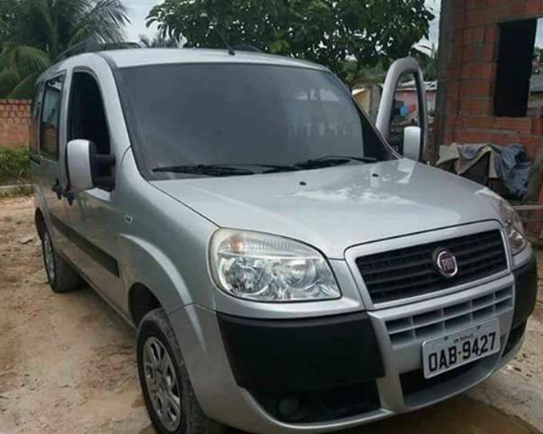 Trio coloca arma na cabeça de criança durante roubo de carro em Manaus