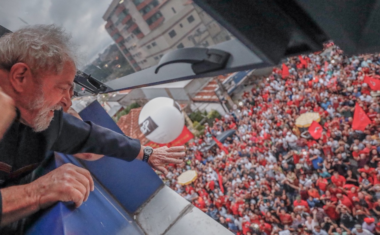 VÍDEO: Lula passa mal após discursar durante quase uma hora