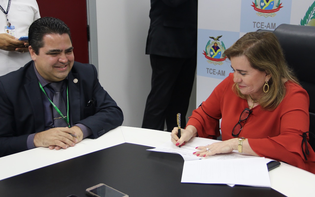 Ufam assinatura de termo de cooperação em auditorias ambientais do TCE no Amazonas