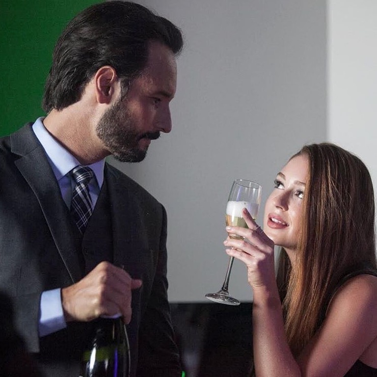  Marina Ruy Barbosa e Rodrigo Santoro trocam olhares de sedução em foto; veja