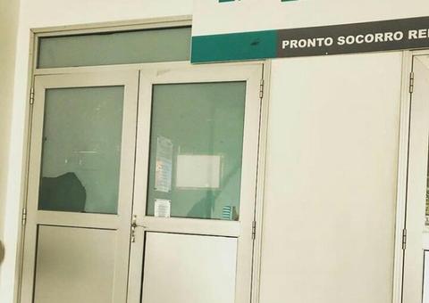 Cachorra espera por 18 horas pelo dono internado no hospital 