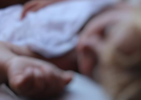 Abandonado há 2 dias, bebê é resgatado por PMs no Amazonas