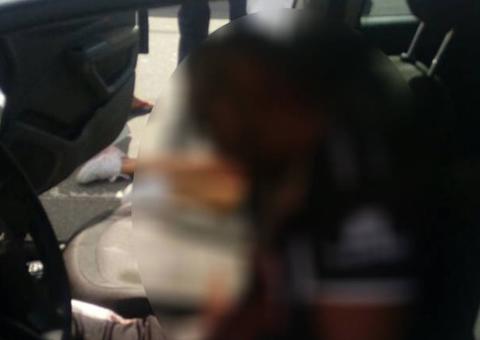 VÍDEO: Com janelas do carro abaixadas, casal é morto a tiros parados em semáforo 