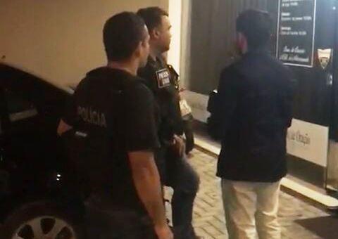 Pastor é preso por pedir vídeos pornográficos de crianças para 'curar maldição' 