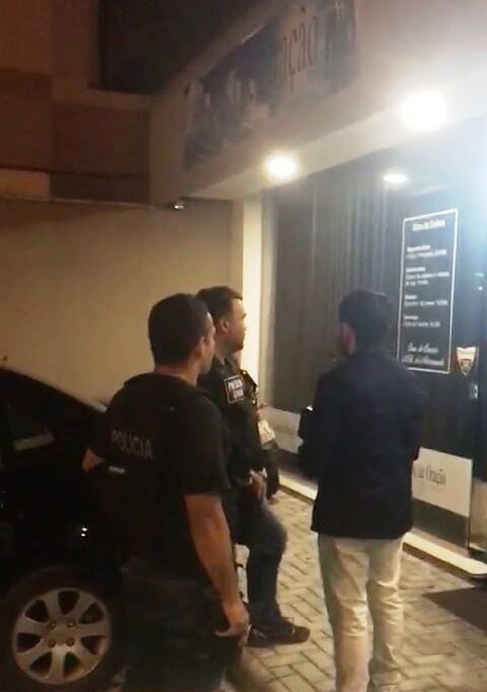 Pastor é preso por pedir vídeos pornográficos de crianças para 'curar maldição' 