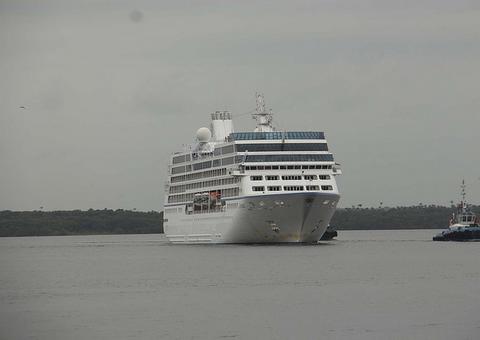 Cruzeiro atraca no Porto de Manaus com mais de mil turistas a bordo
