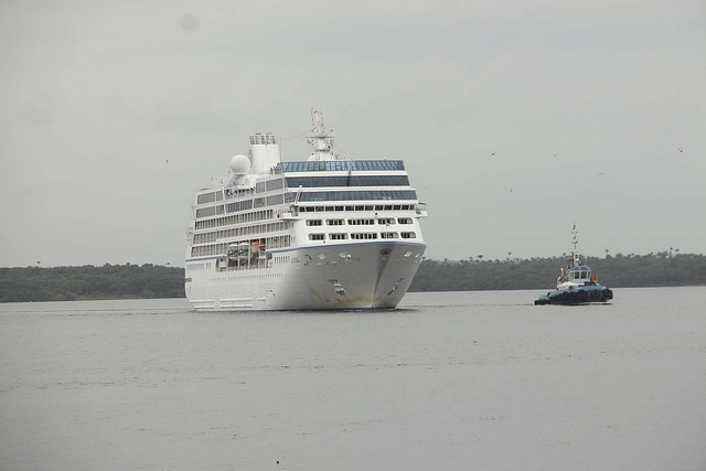 Cruzeiro atraca no Porto de Manaus com mais de mil turistas a bordo