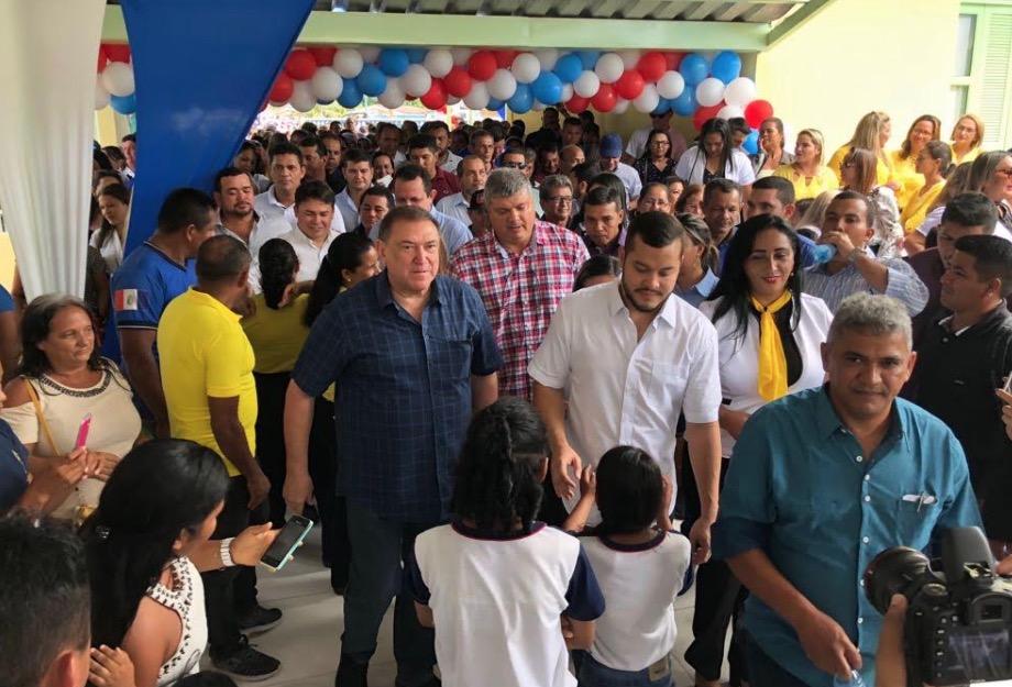 Prefeitura de Coari inaugura escola e entrega 16 mil kits escolares para estudantes 