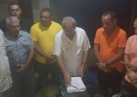 Amazonino assina promoções de 2, 9 mil policiais militares e cem delegados da Polícia Civil