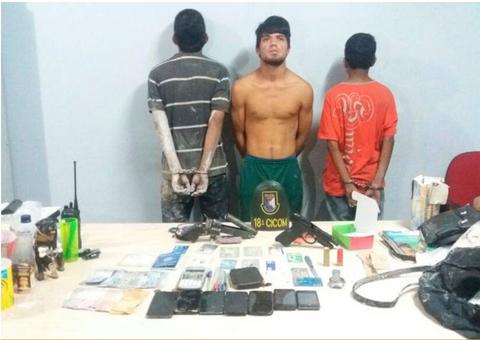 Homem é preso e dois adolescentes aprendidos após assalto a ônibus em Manaus