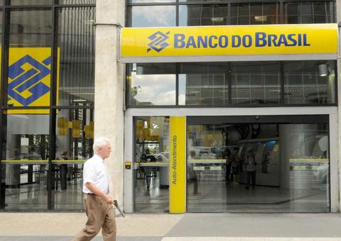 Grupo invade banco e usa dinamite para explodir e roubar cofre