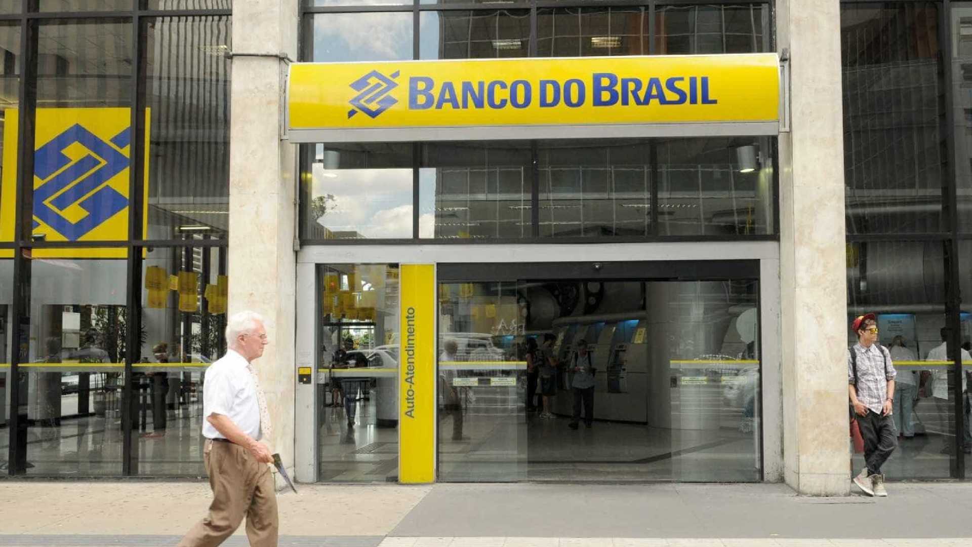 Grupo invade banco e usa dinamite para explodir e roubar cofre