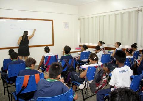 Governo oficializa reajuste salarial e promoções de servidores da educação