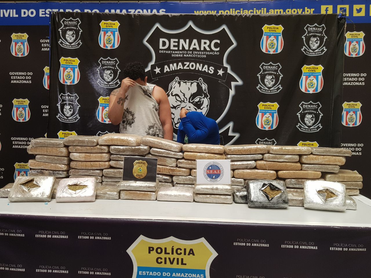 Em Manaus, dupla é presa 'passeando'com mais de 15 kg de maconha em carro