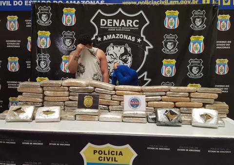 Em Manaus, dupla é presa 'passeando'com mais de 15 kg de maconha em carro