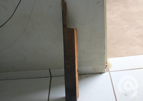 Mulher é morta a pauladas na frente dos filhos 