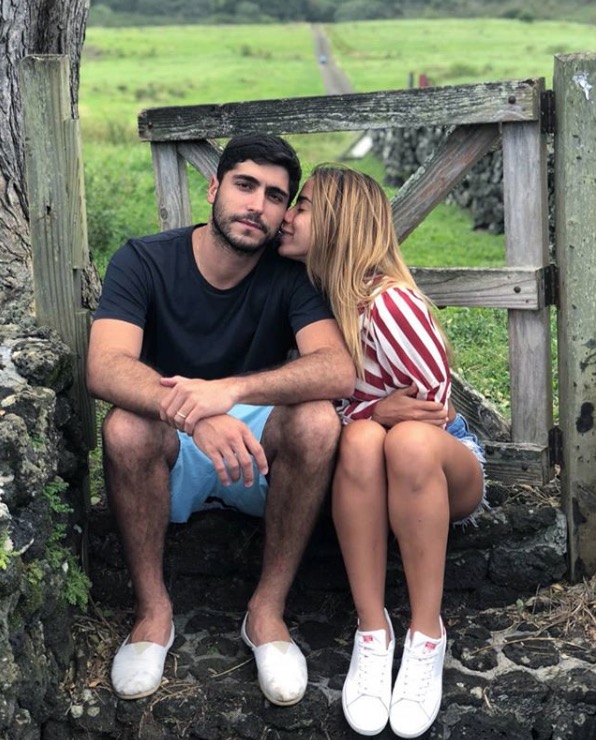 Em momento raro, Anitta posta foto com marido e se declara